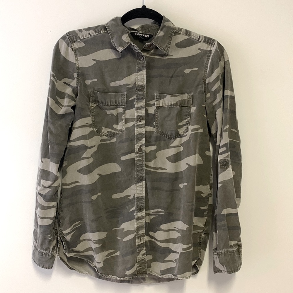 Express Camo Button Down Top XS